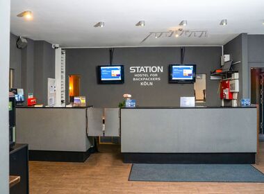 Rezeption im Station Hostel Köln